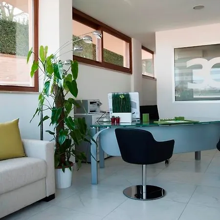 Trec Hotel&apartments * Помеция